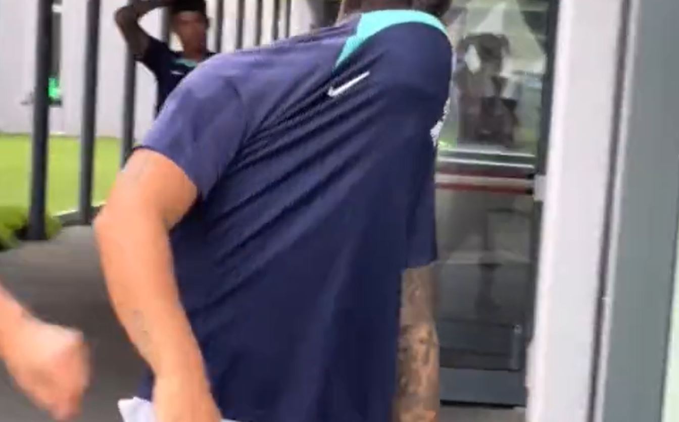 VIDEO/ Inter, sorrisi ad Appiano: il buongiorno ‘mascherato’ di Lautaro