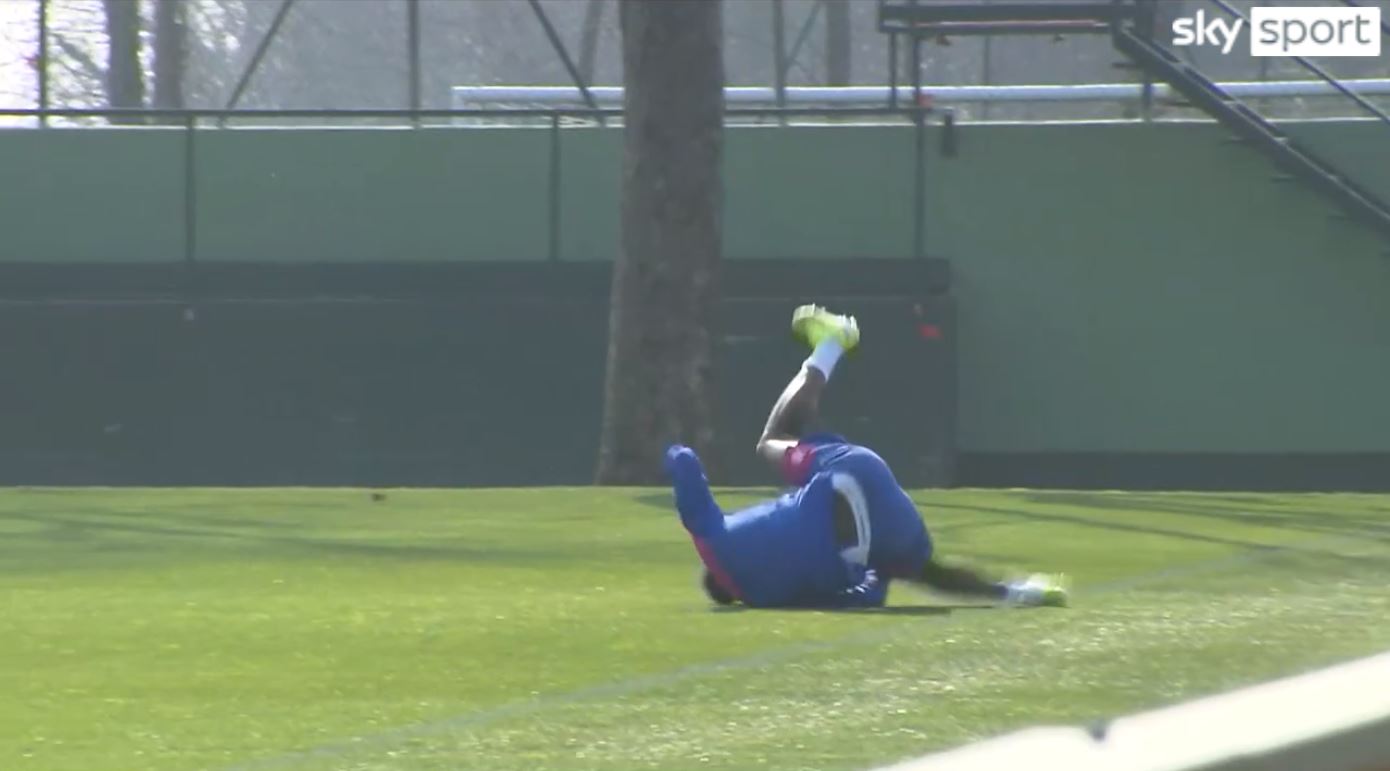 VIDEO/ Leao prende in giro Tomori: gli fa un tunnel e… impazzisce